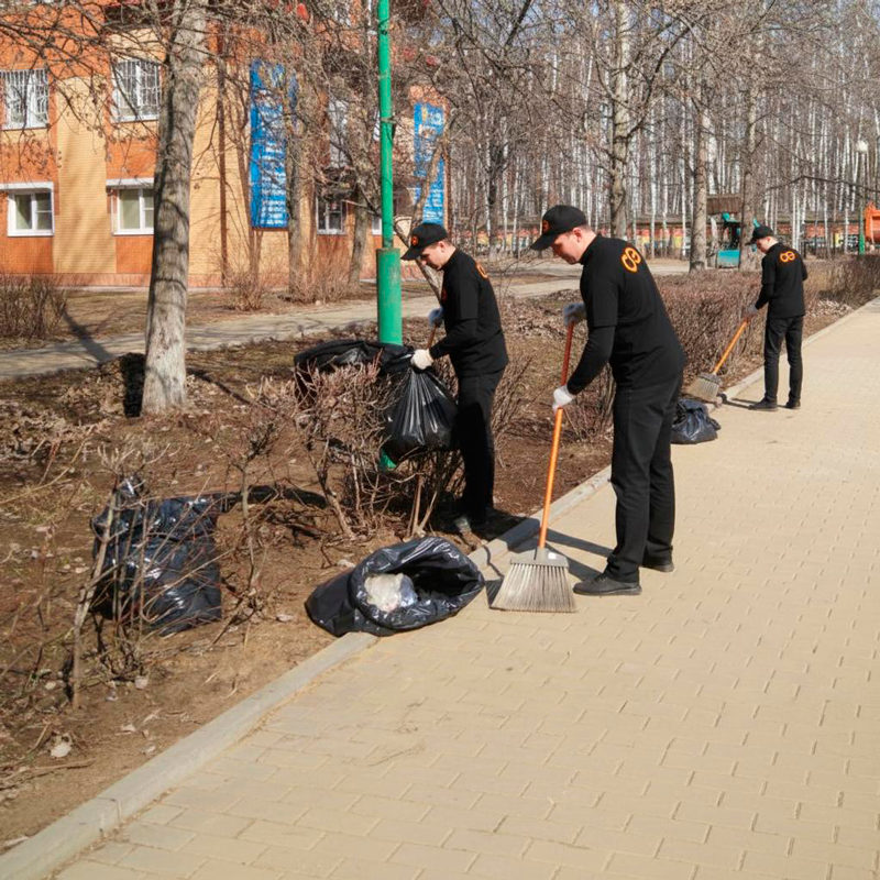 Уборка территории  в Тихвине